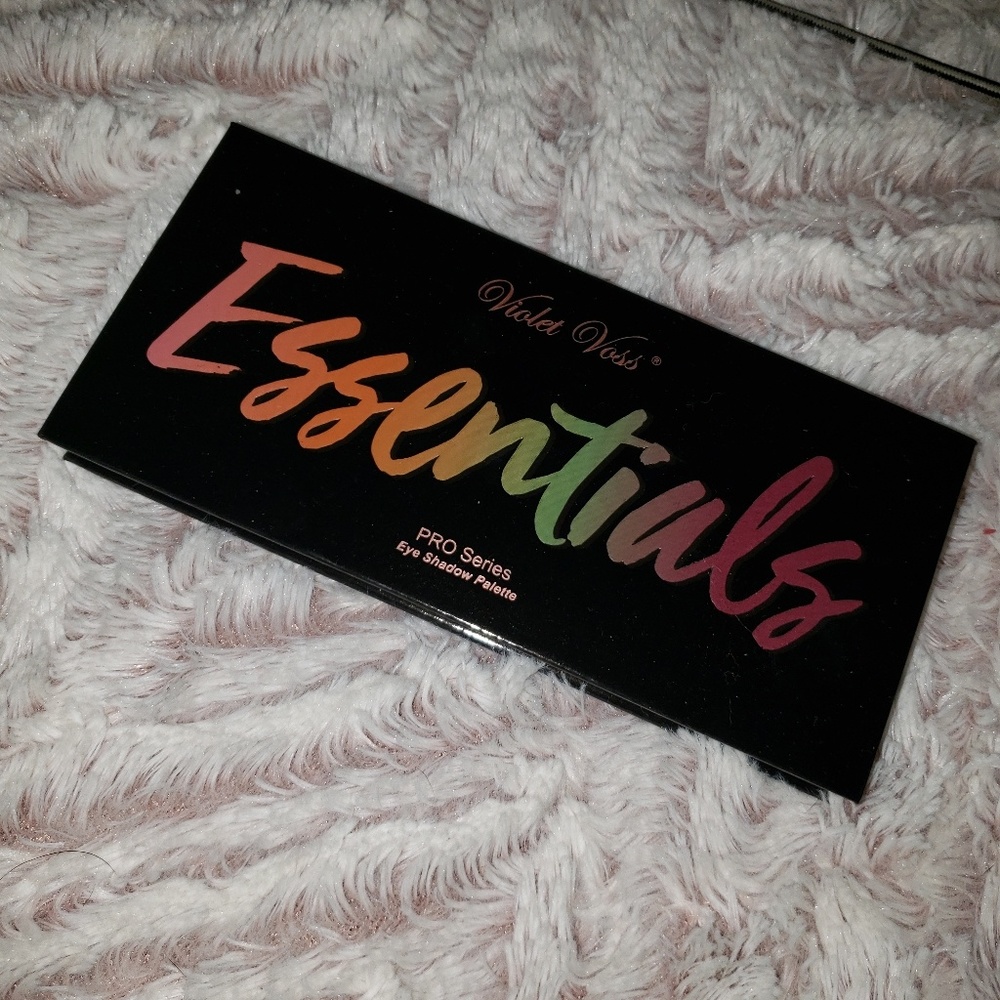 Violet Voss Essentials eyeshadow palette